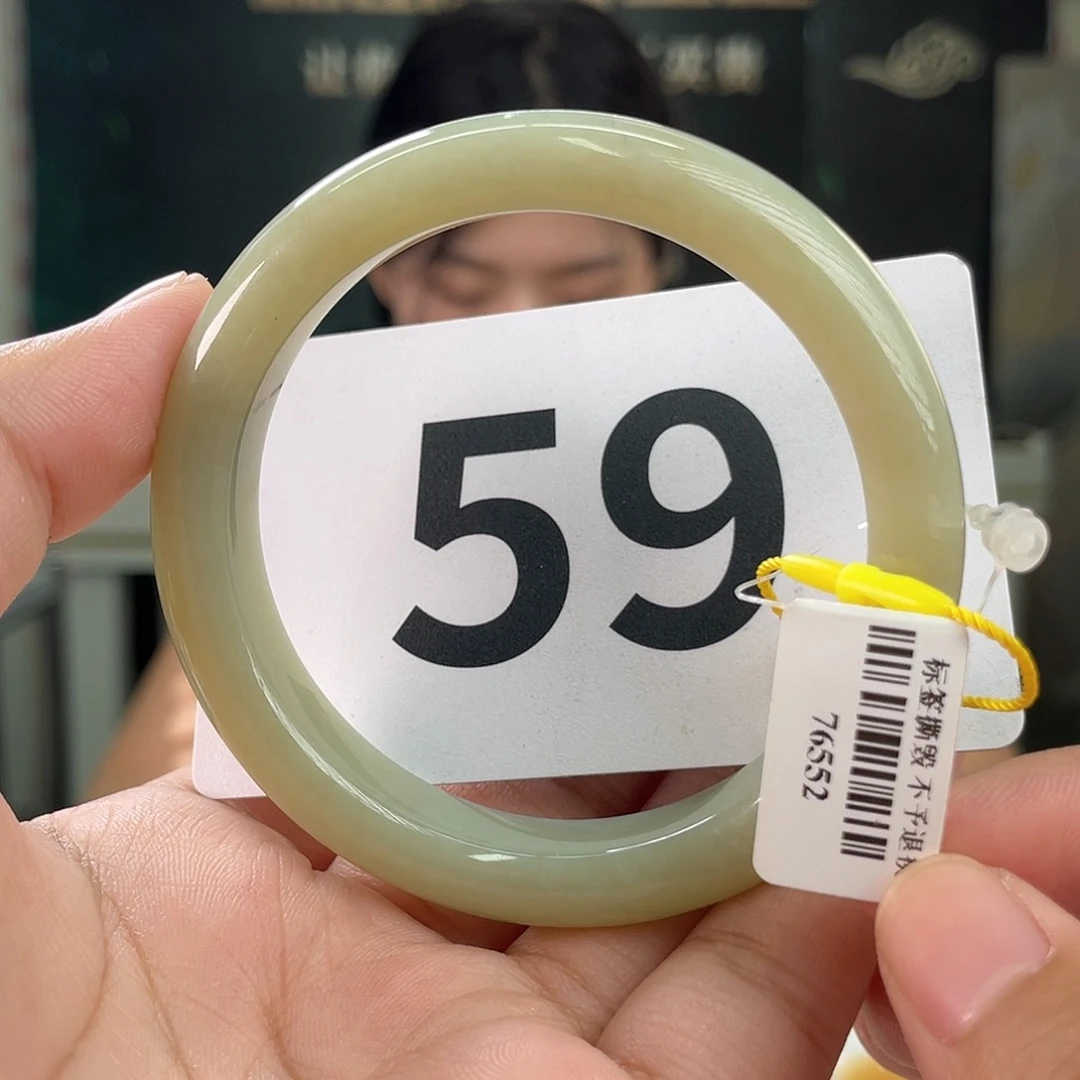 和田玉手镯未镶嵌微瑕