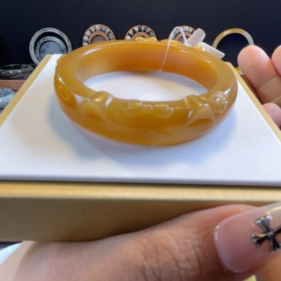 和田玉未镶嵌手镯