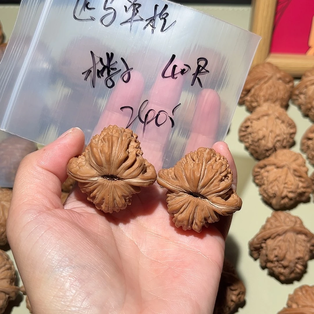 匹***）吊坠文玩核桃娄子240