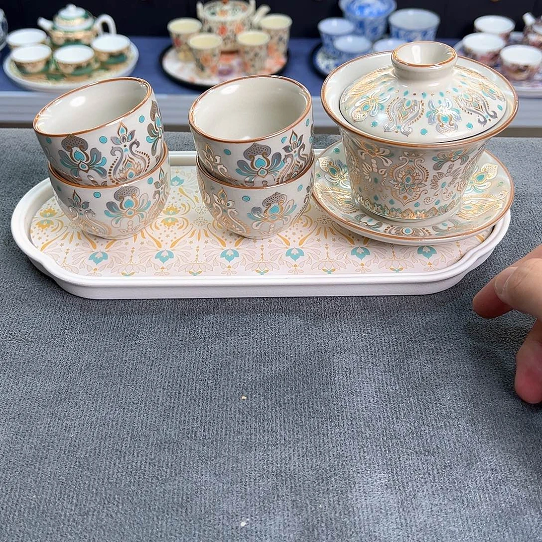 盖碗里的水煮开后放入