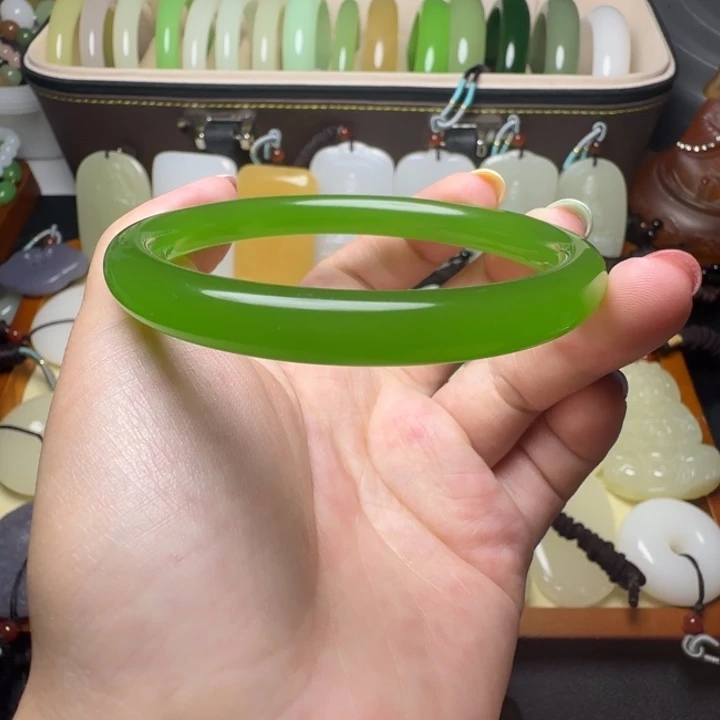 新疆老料碧玉叮当镯