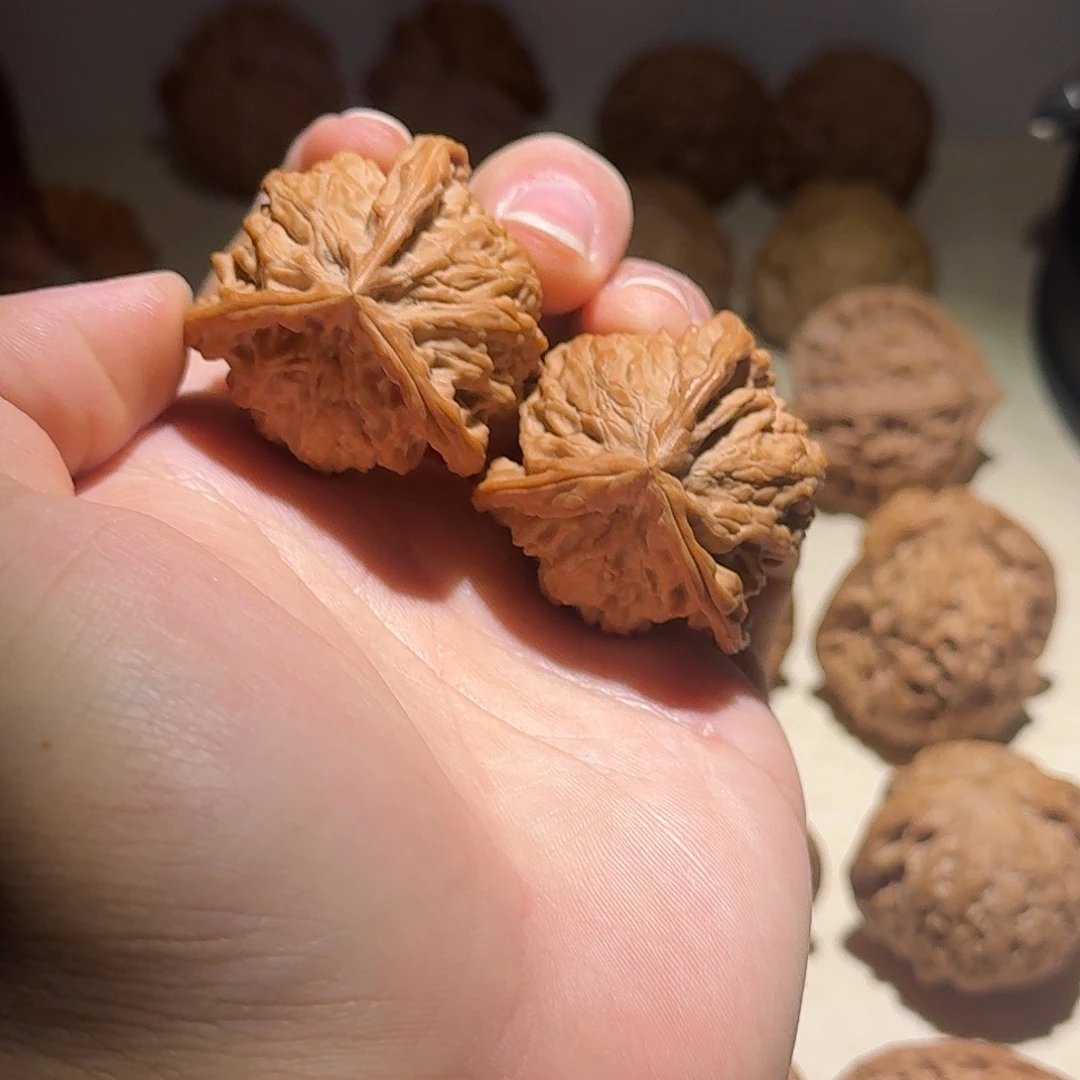 斯***孙文玩核桃吊坠盘山三棱