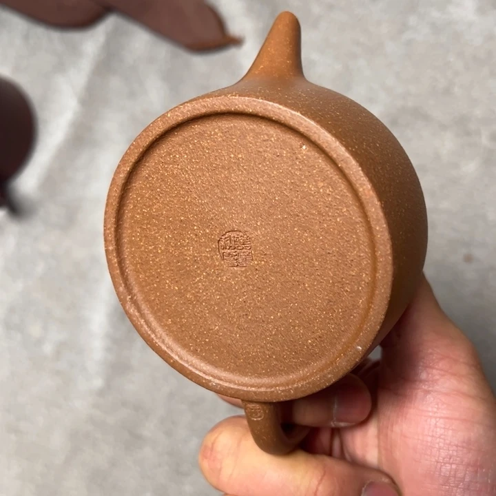 紫砂茶壶底部跳砂桃花泥剑流德钟190cc