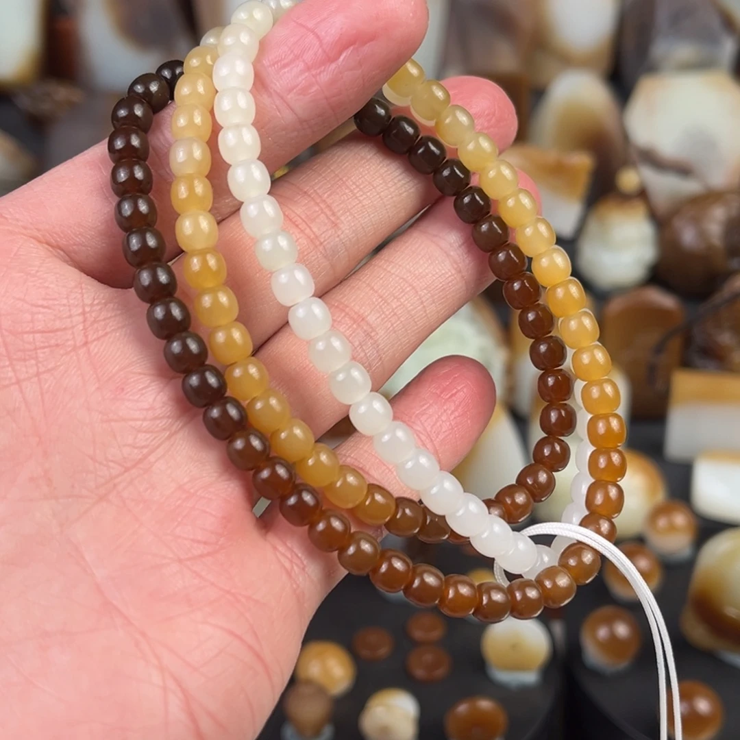 十***生和田玉（糖玉）未镶嵌颈饰