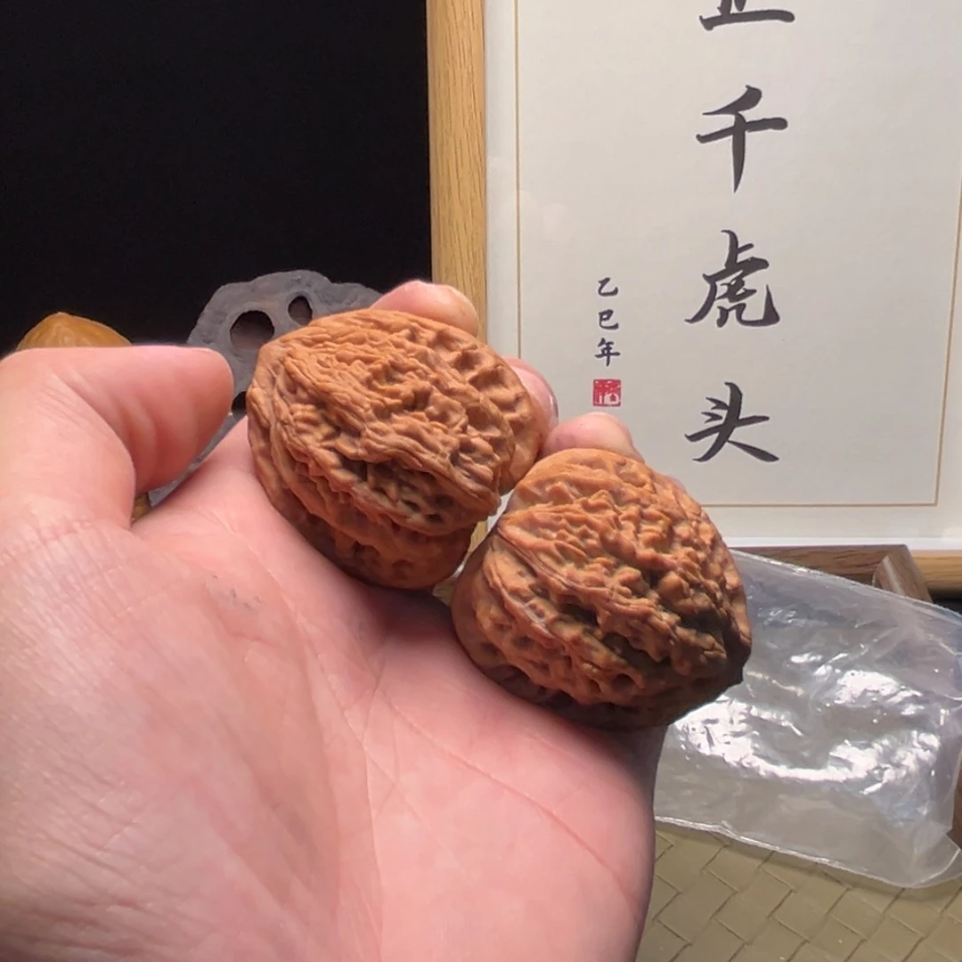 东***啊文玩核桃吊坠虎头