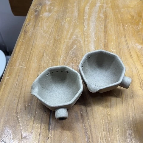 微瑕，不能明火，口径6高3无把手2个