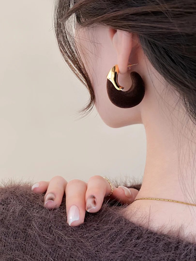 铜合金耳饰 美拉德丝绒耳钉女款高级感气质耳扣秋冬复古耳环耳饰