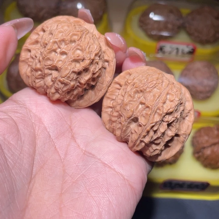 文玩核桃吊坠41血麒麟