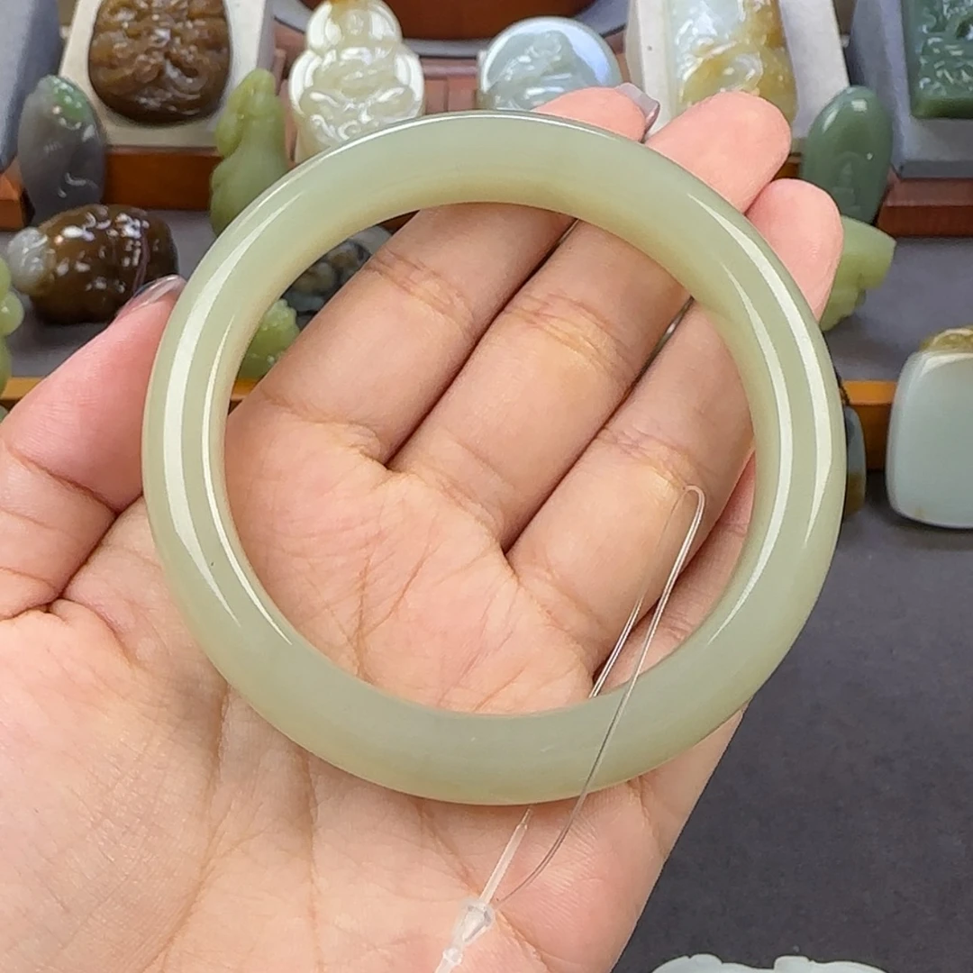 【闪购商品】和田玉手镯未镶嵌凡*