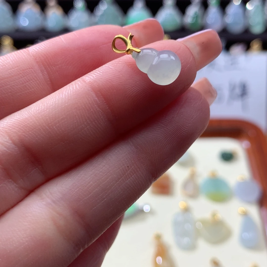 翡翠颈饰18K金镶嵌翡翠