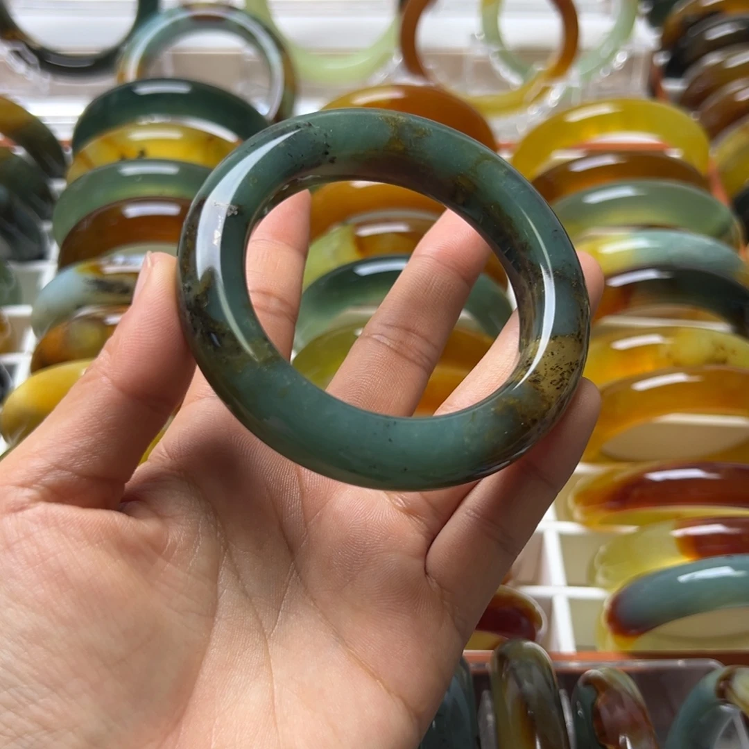 蛇纹石玉未镶嵌手镯