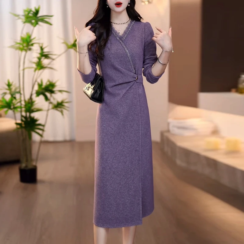 优雅女人味v领连衣裙女秋季2025新款显瘦气质轻奢风妈妈中长a字裙