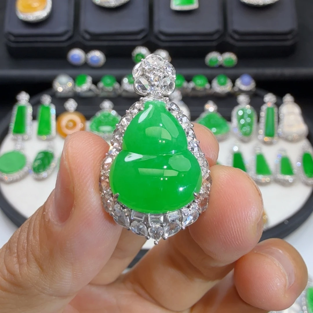 翡翠18K金镶嵌颈饰收到货48小时鉴赏期