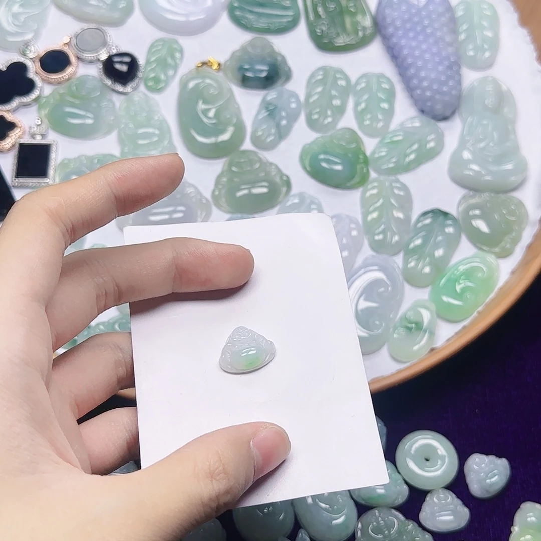 翡翠未镶嵌吊坠(赠链)翡翠