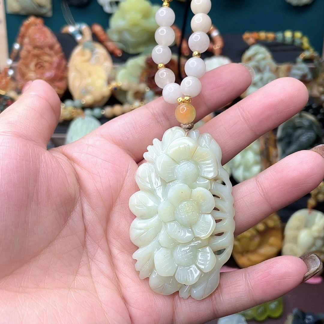 蛇纹石玉颈饰未镶嵌