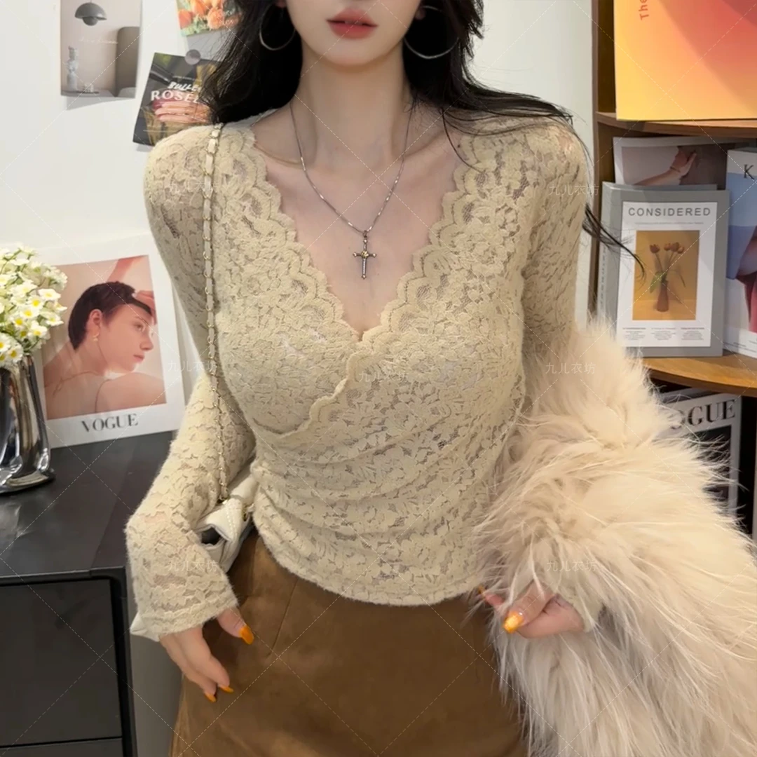 2025新款秋辣妹交叉V领褶皱收腰显瘦蕾丝上衣打底衫女T恤1052