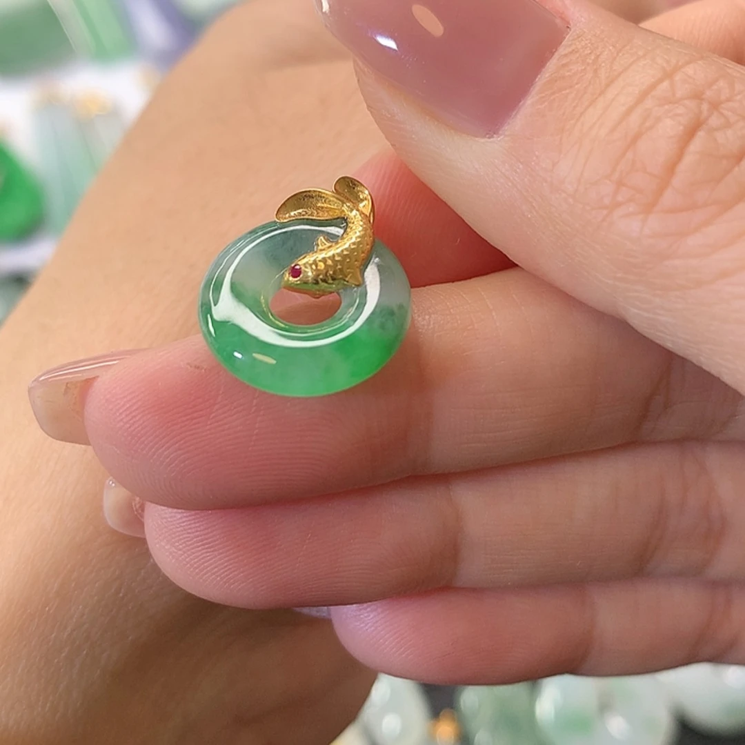 【闪购商品】翡翠吊坠(赠链)18K金镶嵌