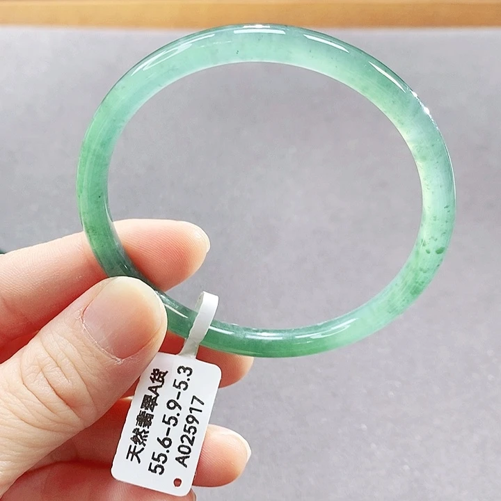 翡翠未镶嵌手镯（圆镯）