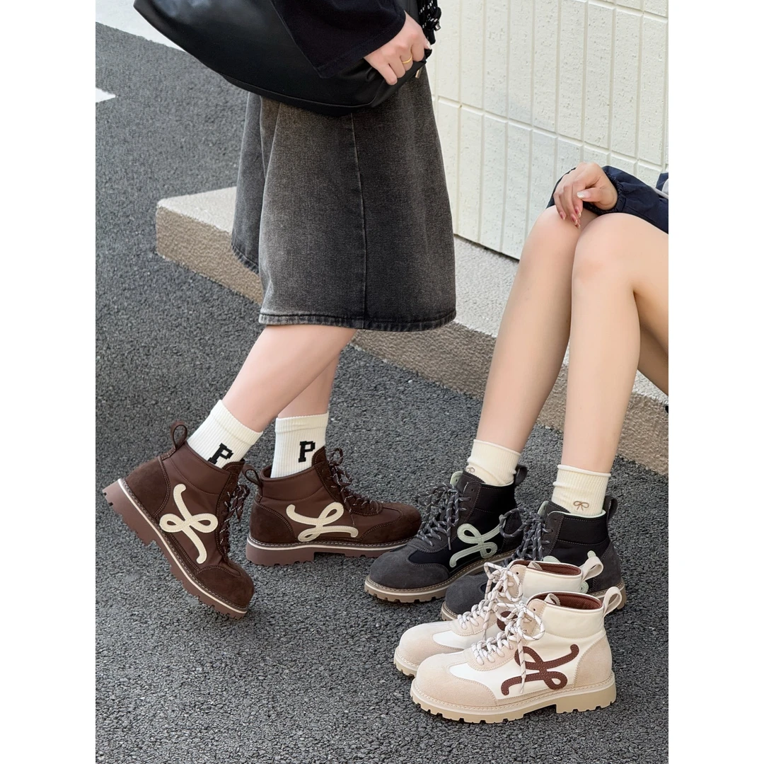 【广州唯品】时尚白底气质复古休闲女板短靴D8697-129