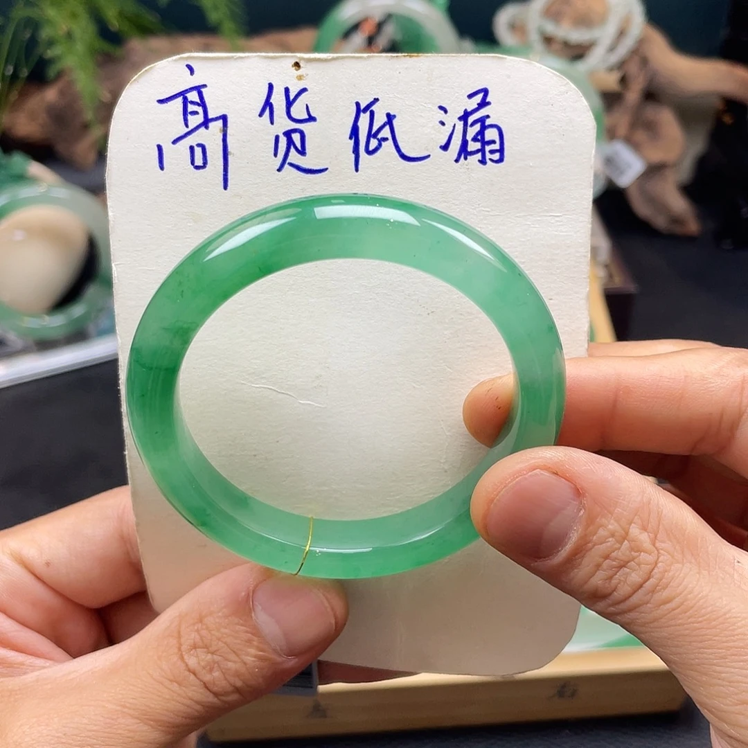 未镶嵌手镯石英质玉