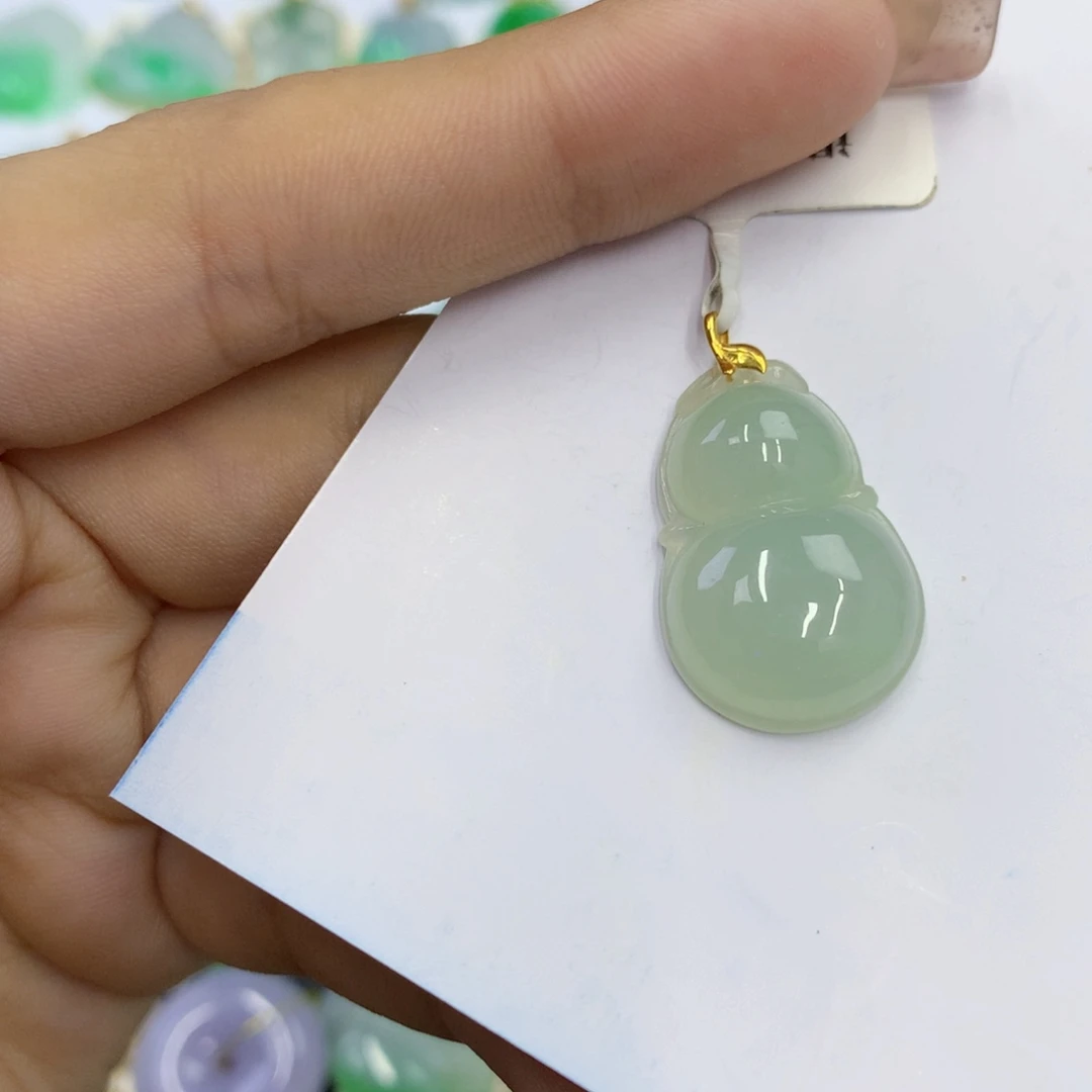 翡翠18K金镶嵌颈饰翡翠