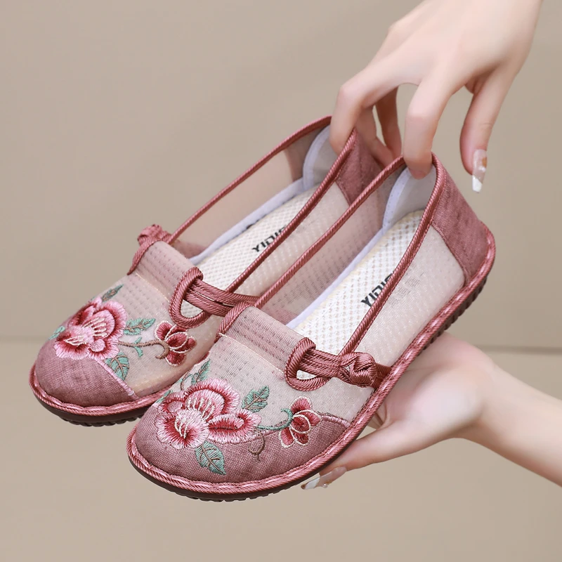 意迪森老北京布鞋新款民族风妈妈绣花鞋一脚蹬软底夏季透气网面鞋