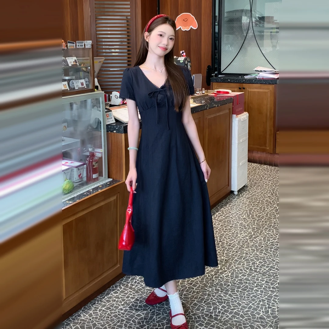 法式V领连衣裙子女装夏季2025新款高级感爆款小个子洋气收腰长裙