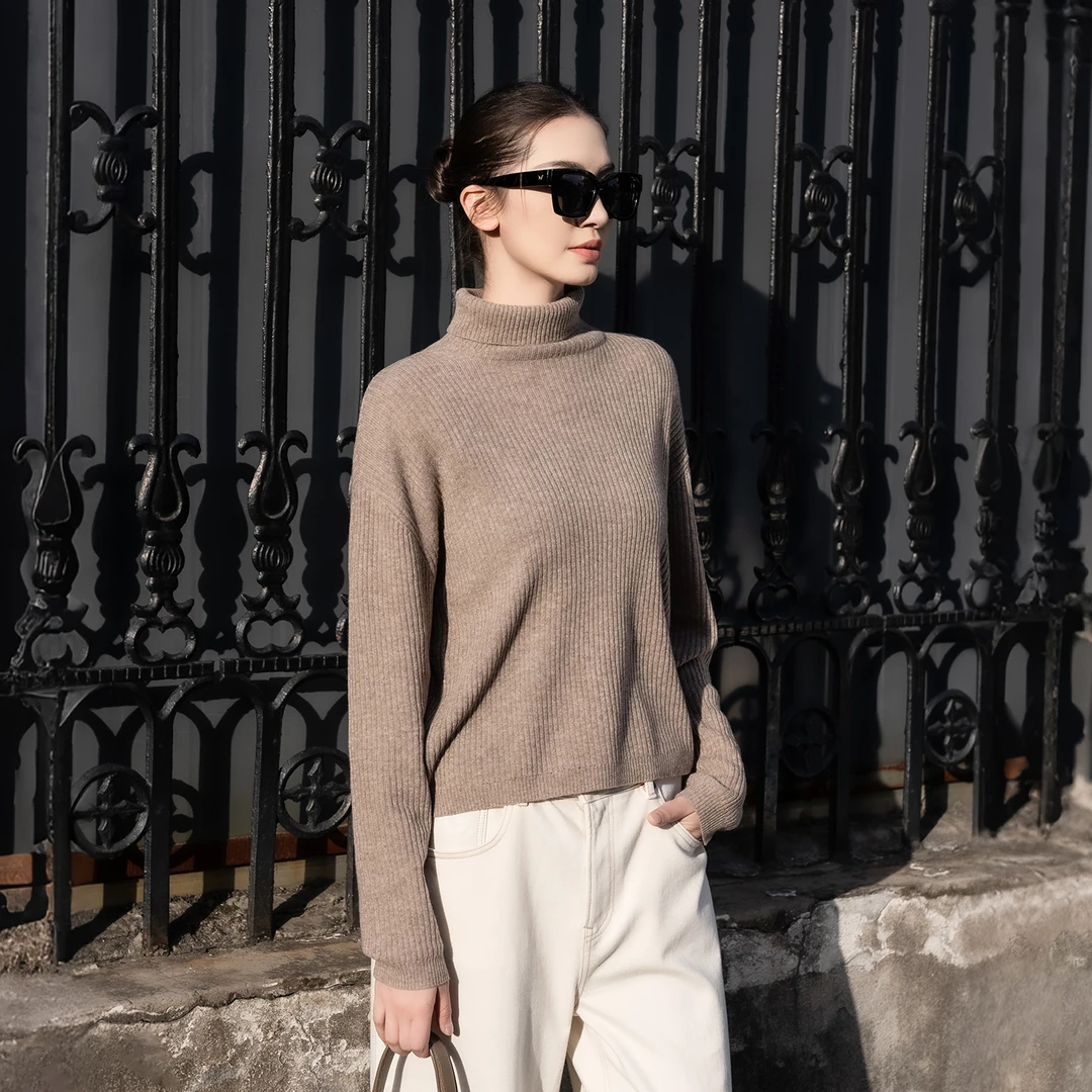 秋冬季百搭爆款简约休闲保暖宽松高领浅咖色羊毛毛衣女