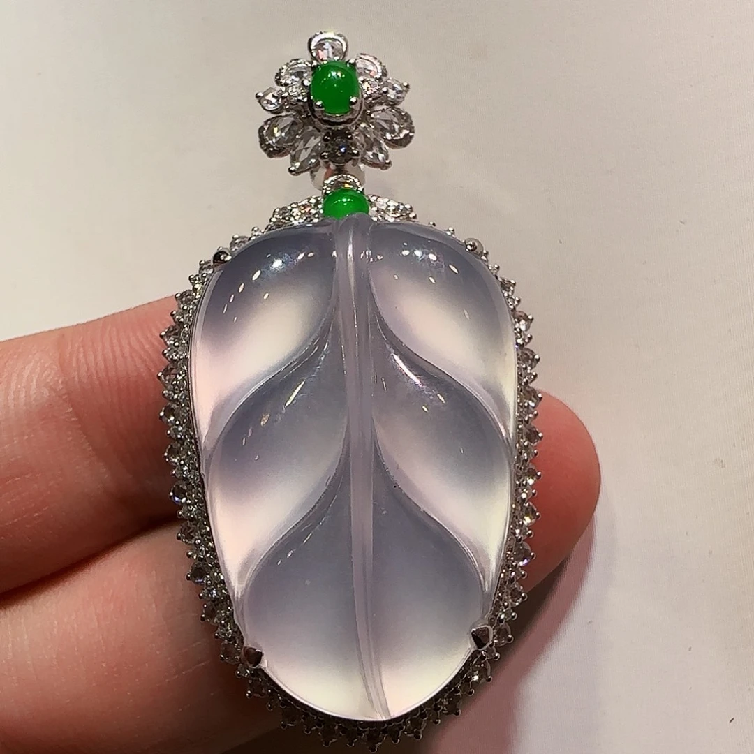 翡翠18K金镶嵌颈饰吊坠