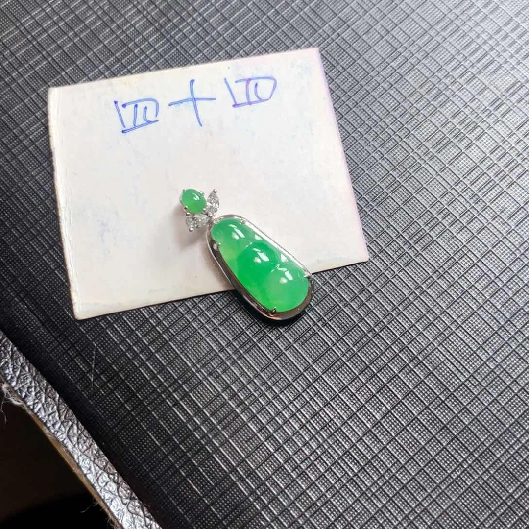 颈饰18K金镶嵌翡翠翡翠