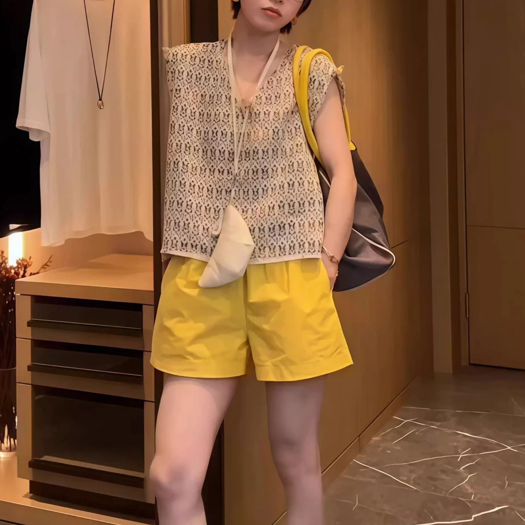 又酷又飒的穿搭套装小香风法式V领无袖背心女休闲短裤减龄两件套