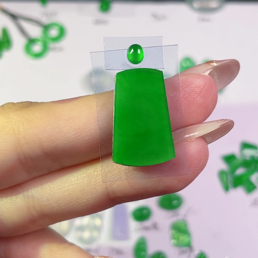 颈饰未镶嵌翡翠裸石