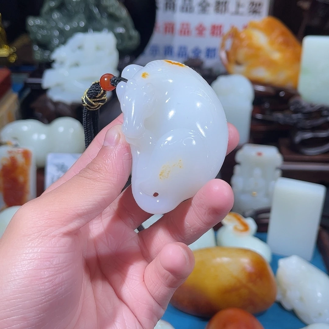 颈饰未镶嵌和田玉（糖玉）