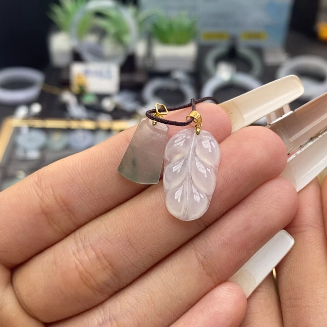 【闪购商品】颈饰18K金镶嵌翡翠