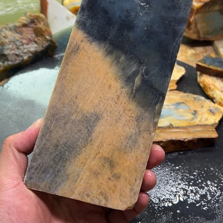 未镶嵌蛇纹石玉珠宝奇石