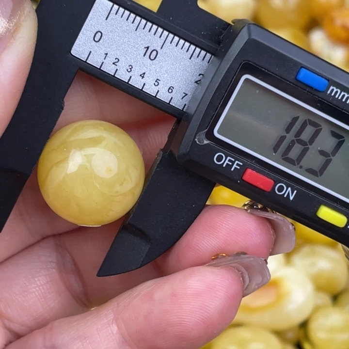 蜜蜡未镶嵌裸石微瑕699