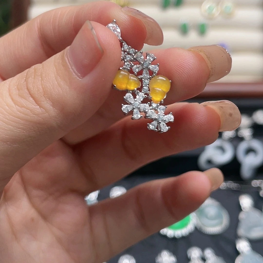 翡翠未镶嵌耳饰吊坠