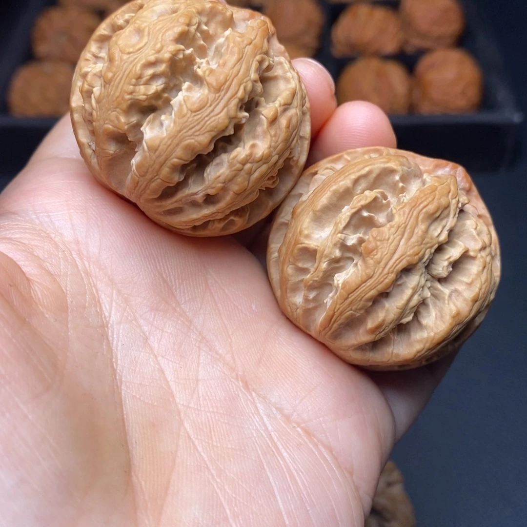 文玩核桃把件秦岭野生核桃