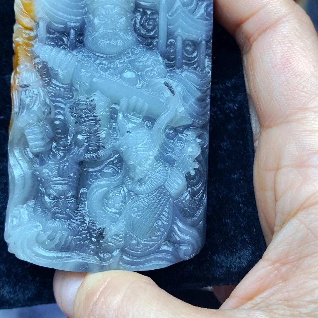 未镶嵌石英质玉（黄龙玉）颈饰