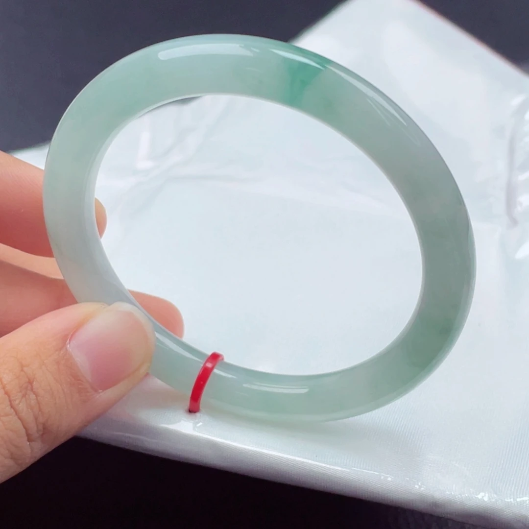 翡翠手镯（圆镯）未镶嵌