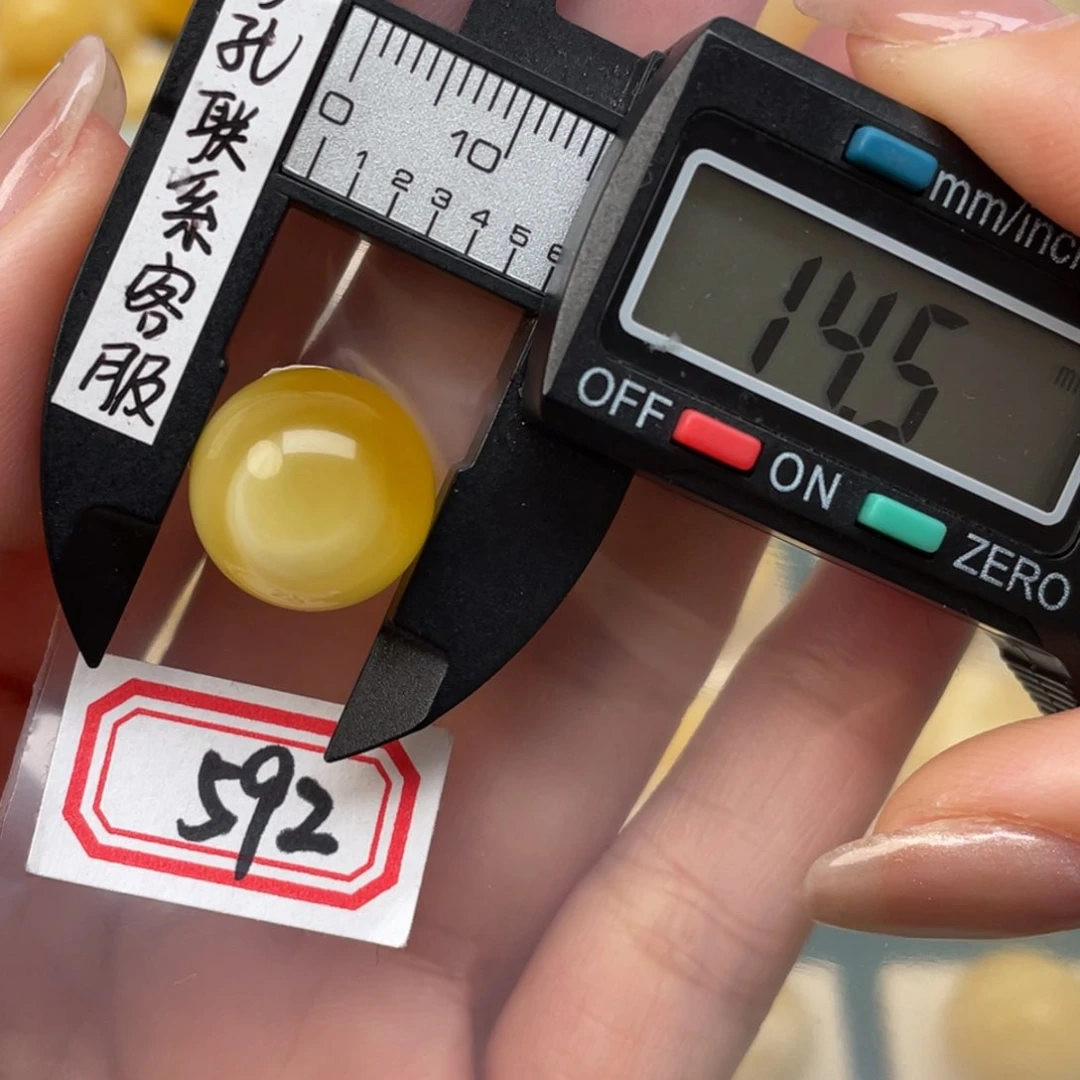 蜜蜡裸石未镶嵌蜜蜡