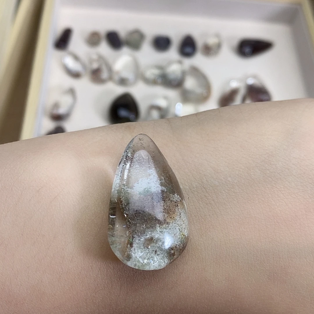 未镶嵌颈饰水晶?****?水晶