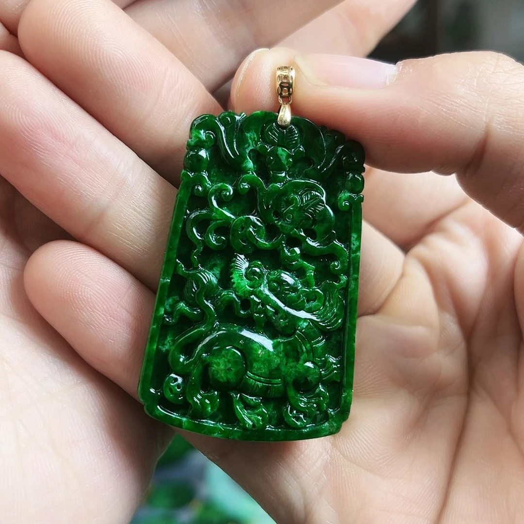 翡翠颈饰18K金镶嵌吊坠