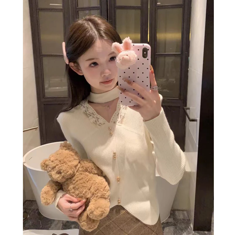 小香风V领拼接蕾丝边修身甜美单排扣装饰挂脖上衣不规则毛针织衫