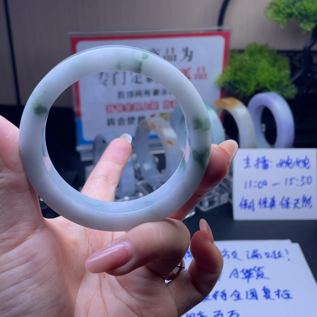 小***8定制翡翠未镶嵌翡翠手镯