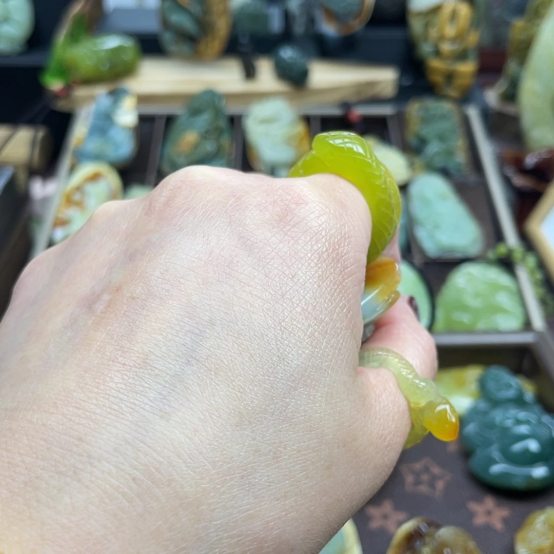 蛇纹石玉颈饰未镶嵌シ****凉花玉