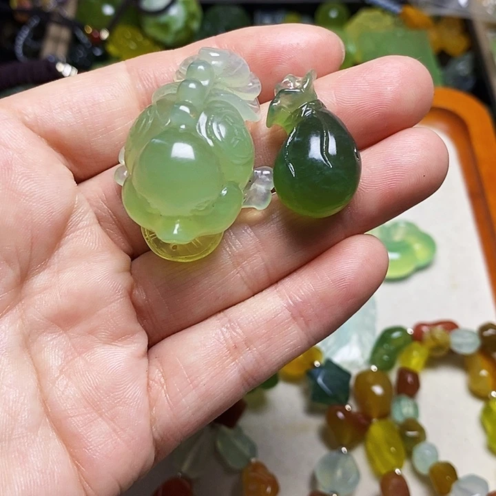 爱***新蛇纹石玉未镶嵌颈饰