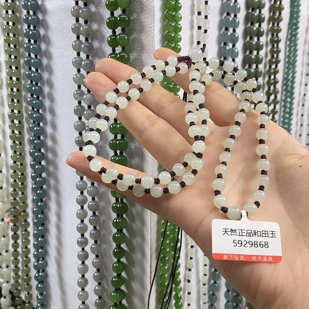 花***姐和田玉未镶嵌颈饰