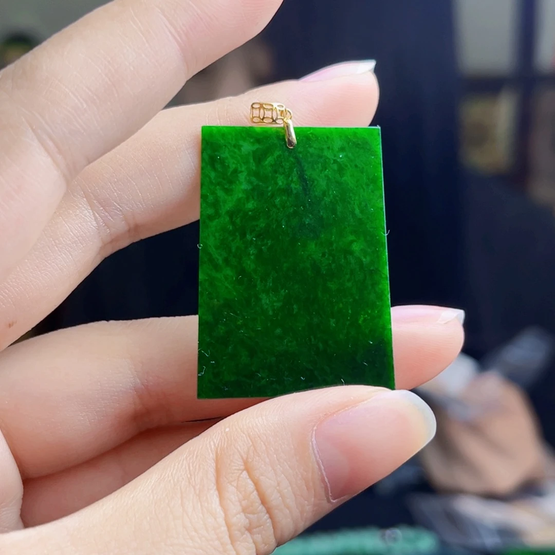 颈饰18K金镶嵌翡翠多样性