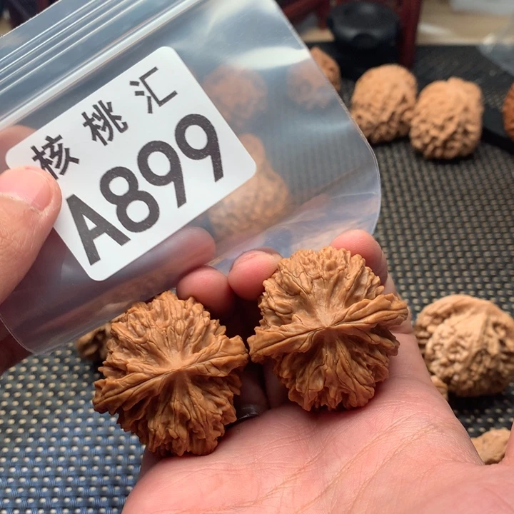 文玩核桃吊坠皇冠
